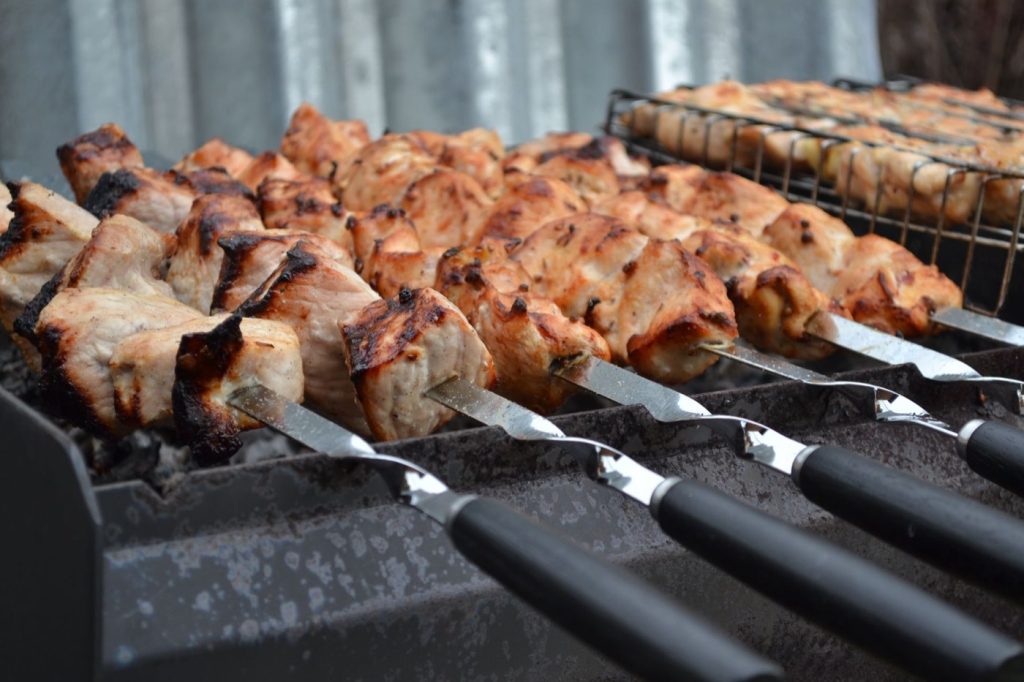 Barbecue dans un parc public : qui décide et que vérifier