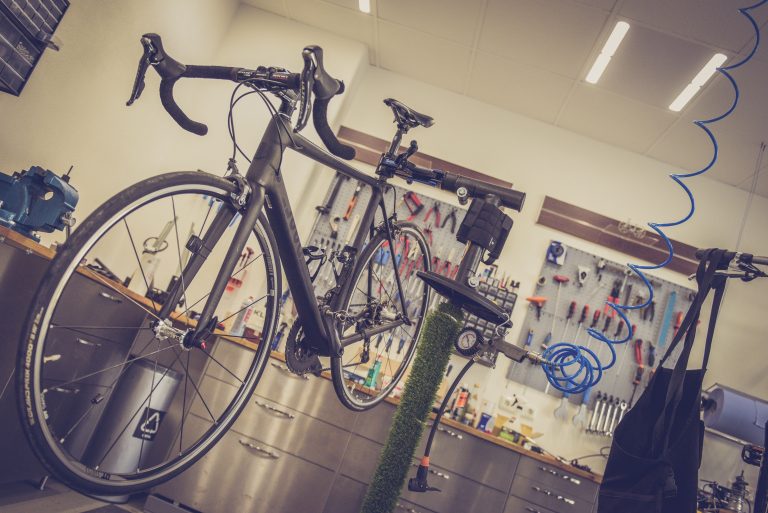 Entretenir la chaîne et les freins d&rsquo;un vélo de ville