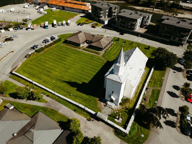 Maires du Rhône : entre entretien des églises et baisse de fréquentation