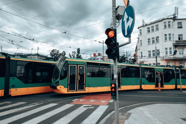 Accident à Carré de Soie : la sécurité des transports en commun en question