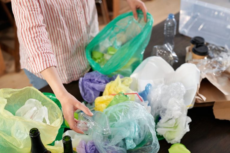 Lyon : Comment une collecte de cartables allie éducation et écologie