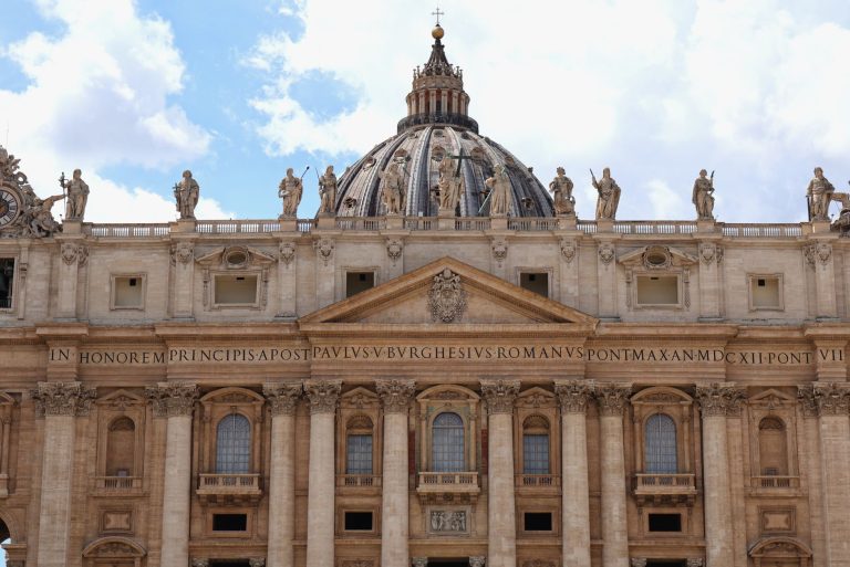 Lyon se souvient : la visite historique de Jean-Paul II qui a marqué les esprits