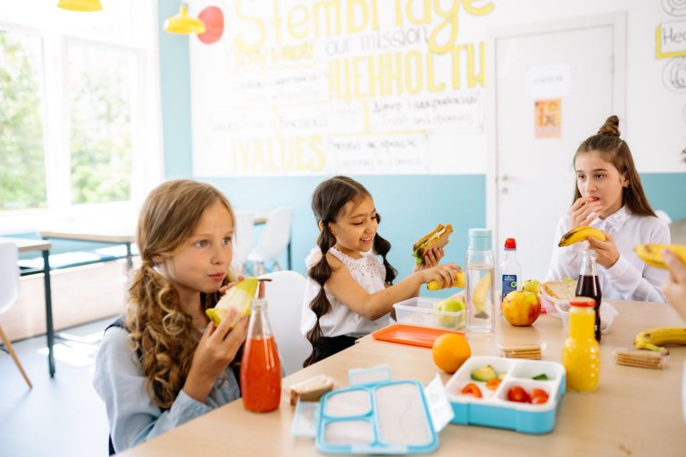 À Neuville-sur-Saône, une cantine qui change le rapport des jeunes à la nourriture
