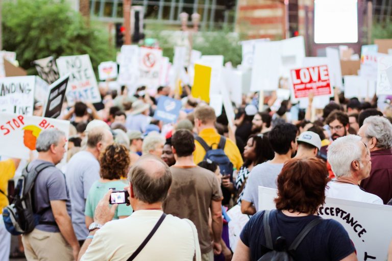 Lyon : 4 500 manifestants s&rsquo;élèvent contre la loi sur la légitime défense