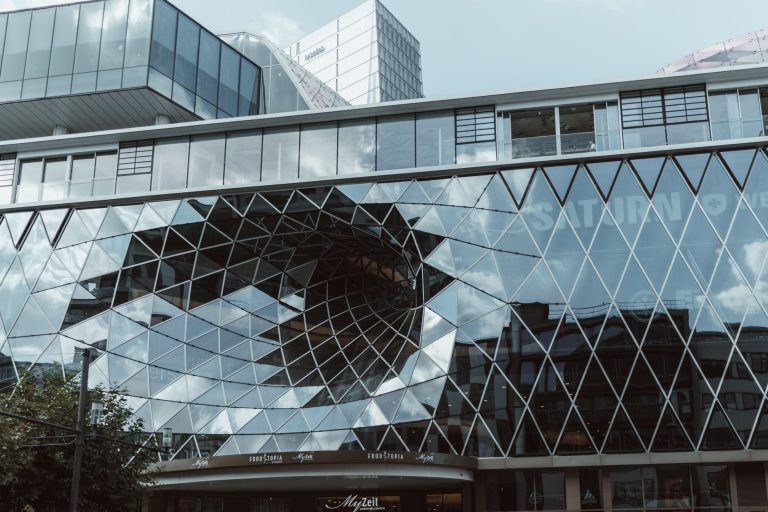 Métropole de Lyon : Un nouveau pôle commercial à Bron pour dynamiser le shopping