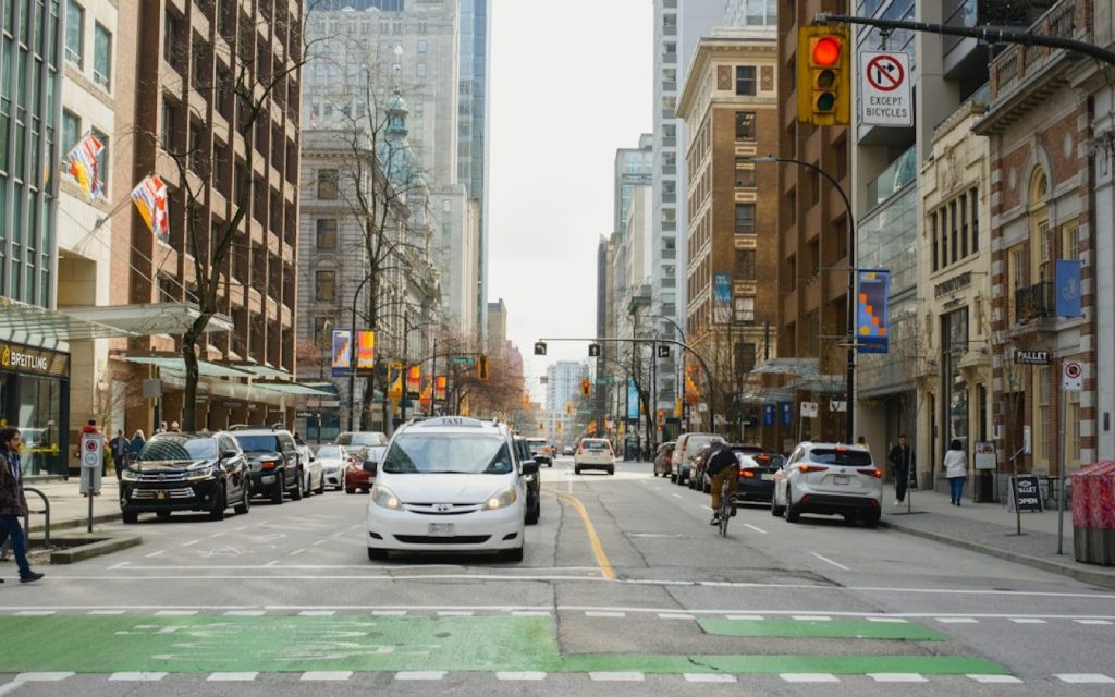 ZFE à Lyon : acheter une voiture électrique d'occasion sans se tromper