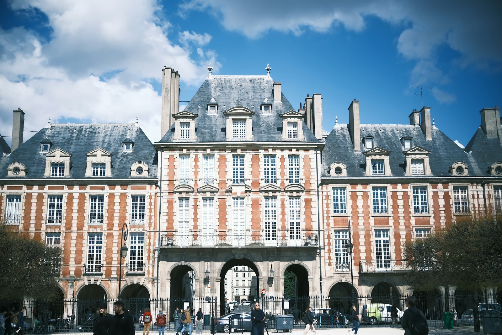 À La Duchère, la démolition de la barre du Château : un symbole d'enfance s'efface