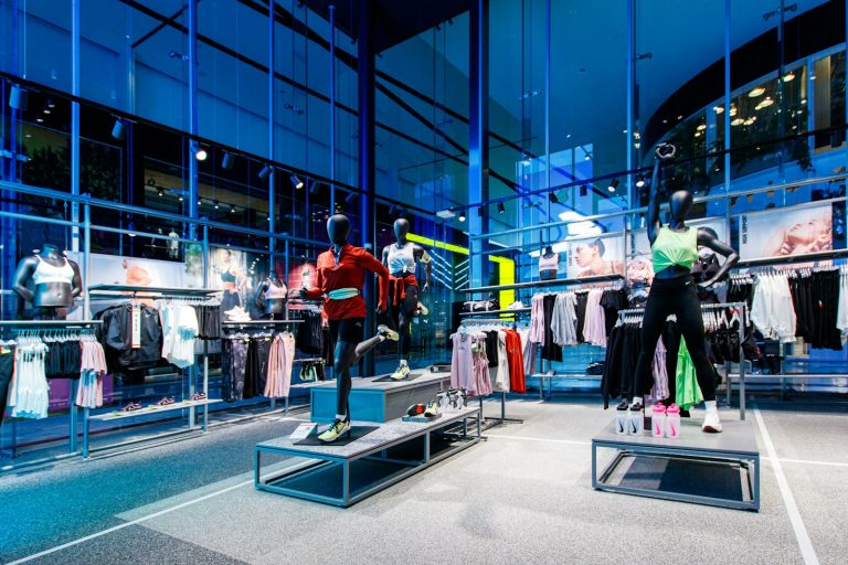 Lyon : Sécurité en question après une tentative de cambriolage dans un magasin de running