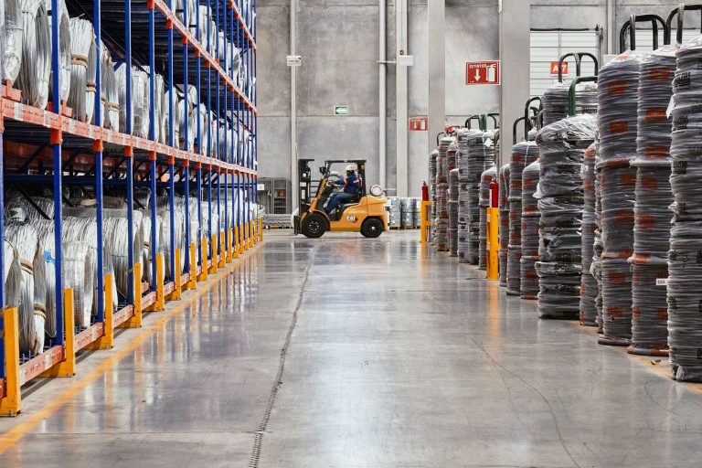 Recrutement massif à Lyon : Amazon et La Poste à la recherche de nouveaux talents