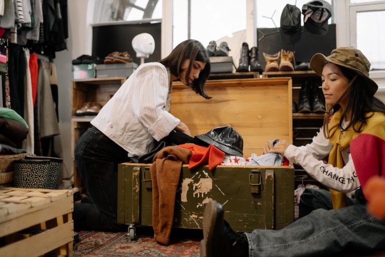 À Lyon, une boutique de seconde main ouvre pour contrer la hausse des prix