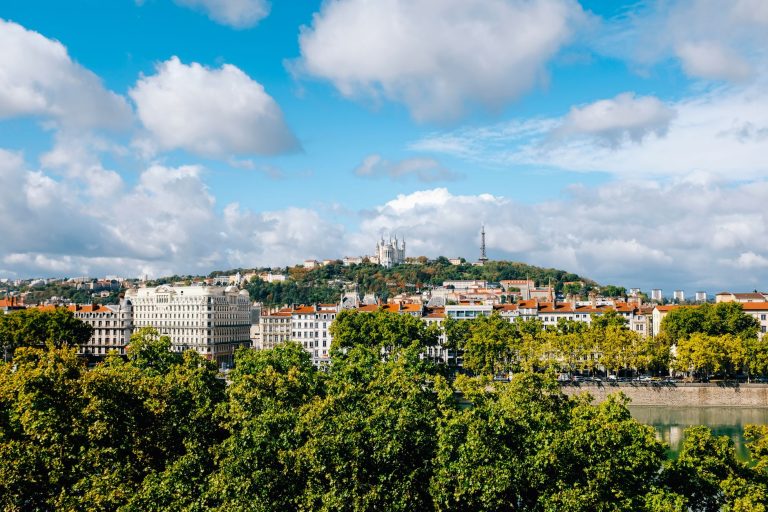 Lyon : 160 magasins pillés, la justice frappe fort