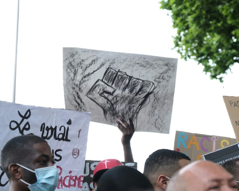 Lyon : Crise des lycées, tensions au conseil municipal et incertitudes pour l&rsquo;avenir