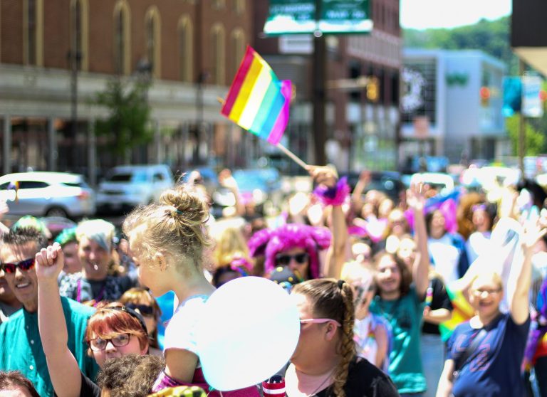 Pride à Lyon : des tensions émergent malgré 20 000 participants