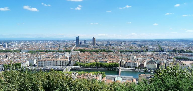 Depuis le début des blocages, Lyon sous tension : quel impact sur les habitants ?